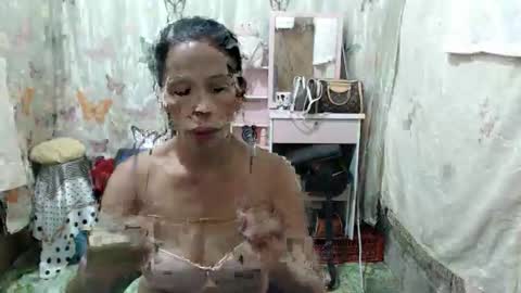 Snapshot of pinay_hazel chatting on 10/13/25, 04:23 hazel online show from 10/13/25, 04:23