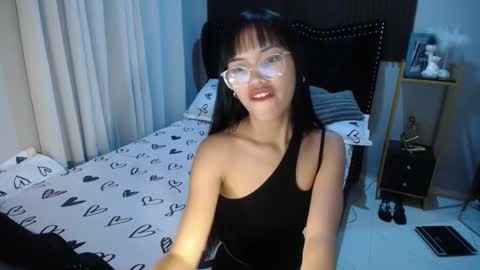 Snapshot of pinay_slutx chatting on 02/18/25, 08:36 dee online show from 02/18/25, 08:36
