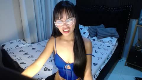 Snapshot of pinay_slutx chatting on 02/22/25, 05:57 dee online show from 02/22/25, 05:57