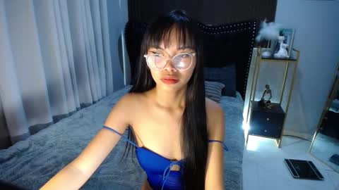 Snapshot of pinay_slutx chatting on 03/07/25, 03:28 dee online show from 03/07/25, 03:28