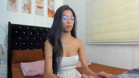 Snapshot of pinay_xpress chatting on 09/25/25, 05:44 TINA online show from 09/25/25, 05:44