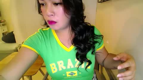 Snapshot of pinaymorena69 chatting on 09/28/25, 12:10 Just cath online show from 09/28/25, 12:10