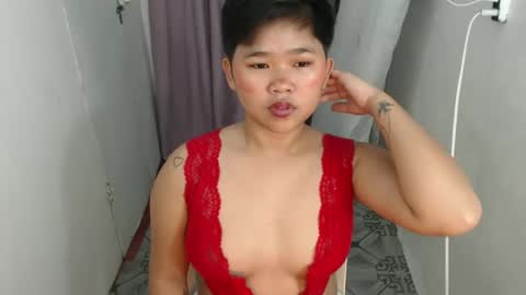 Snapshot of pinayprincesslyn chatting on 03/09/25, 04:05 Lyn the Lesbian online show from 03/09/25, 04:05