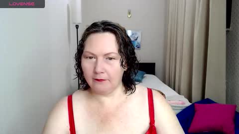 Snapshot of pink_pikmi chatting on 10/12/25, 04:39 Katie online show from 10/12/25, 04:39