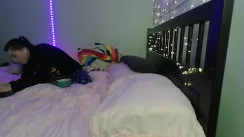 pink_tv online show from 10/24/25, 01:35