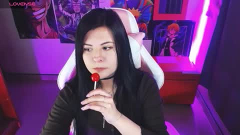 pink_yuii online show from 10/19/25, 01:17