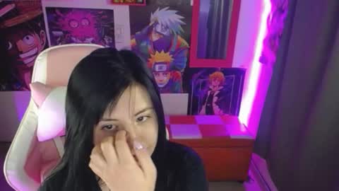 pink_yuii online show from 11/08/25, 01:50