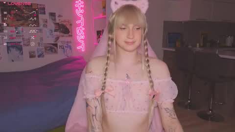 pinkvenom_ online show from 11/25/25, 07:25