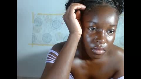 Snapshot of pinkykiki_247 chatting on 10/28/25, 07:12 pinkykiki_247 online show from 10/28/25, 07:12