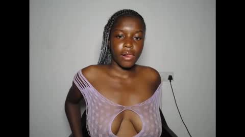 Snapshot of pinkykiki_247 chatting on 11/14/25, 09:35 pinkykiki_247 online show from 11/14/25, 09:35