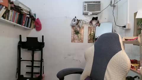 Snapshot of pinkyrosexx chatting on 01/29/25, 05:19 Rose online show from 01/29/25, 05:19