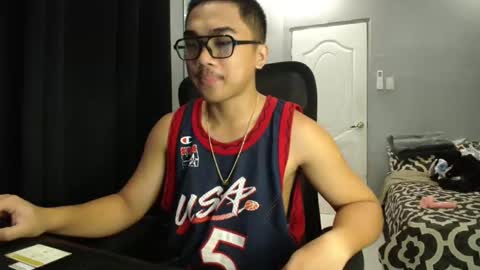 Snapshot of pinoyadriannexxx chatting on 10/12/25, 02:10 Adrianne online show from 10/12/25, 02:10