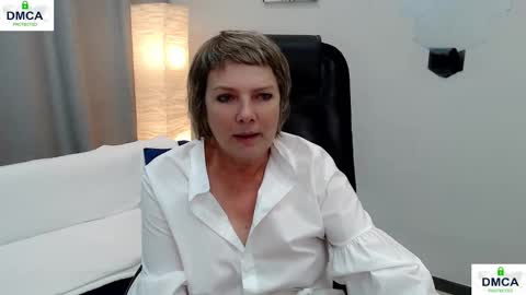 Bella online show from 10/31/25, 09:21