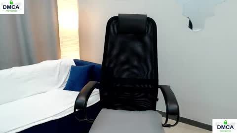 Bella online show from 11/11/25, 05:29