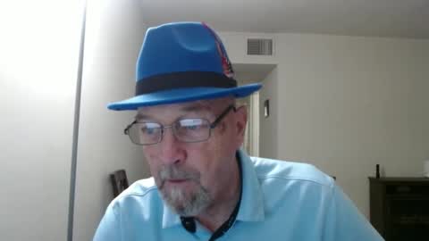 Snapshot of pipewizard chatting on 03/10/25, 12:18 pipewizard online show from 03/10/25, 12:18