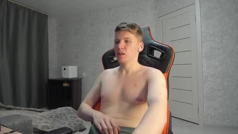 Snapshot of pirremeow chatting on 02/25/25, 03:42 Pierre online show from 02/25/25, 03:42