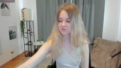 Snapshot of pixel_nest chatting on 09/16/25, 06:03 Olga online show from 09/16/25, 06:03
