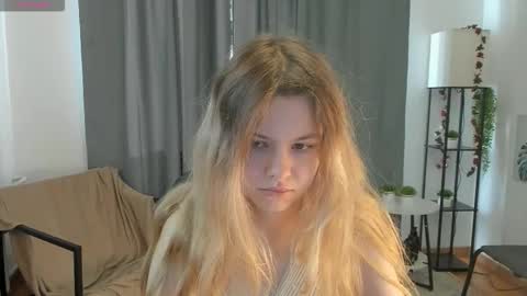 Snapshot of pixel_nest chatting on 09/26/25, 05:44 Olga online show from 09/26/25, 05:44