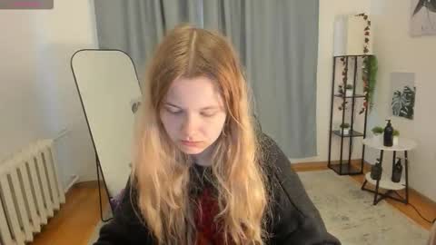 Snapshot of pixel_nest chatting on 10/04/25, 05:49 Olga online show from 10/04/25, 05:49