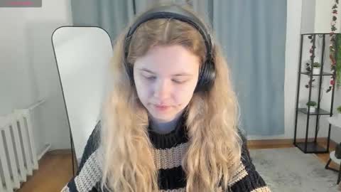Snapshot of pixel_nest chatting on 10/08/25, 06:00 Olga online show from 10/08/25, 06:00