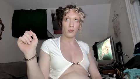 Snapshot of pixie_milk chatting on 01/01/25, 10:03 jae online show from 01/01/25, 10:03