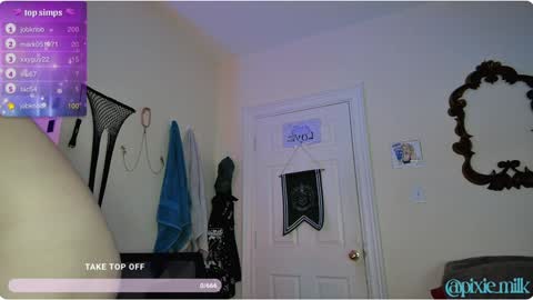 Snapshot of pixie_milk chatting on 01/11/25, 04:48 jae online show from 01/11/25, 04:48