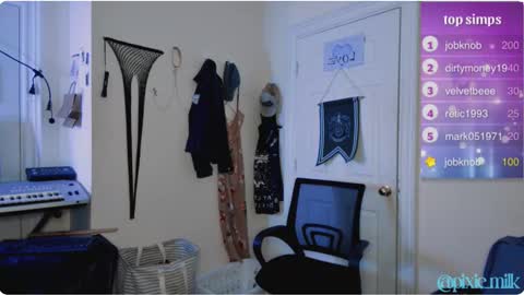 Snapshot of pixie_milk chatting on 02/15/25, 05:09 jae online show from 02/15/25, 05:09