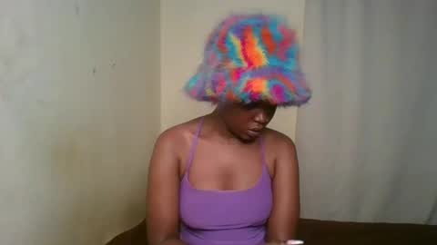 Snapshot of pixie_roman chatting on 02/11/25, 01:20 Majesty online show from 02/11/25, 01:20