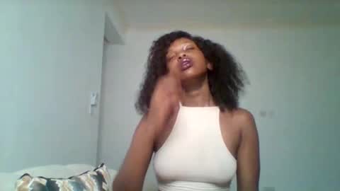 Snapshot of pixie_roman chatting on 11/10/25, 03:27 Majesty online show from 11/10/25, 03:27