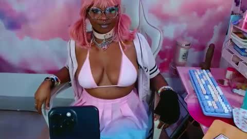 Snapshot of pixiebob25 chatting on 01/17/25, 02:28 Thekawaiidomme online show from 01/17/25, 02:28