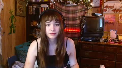 Snapshot of pixinun chatting on 01/16/25, 06:37 Izzy online show from 01/16/25, 06:37