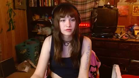 Snapshot of pixinun chatting on 01/23/25, 03:37 Izzy online show from 01/23/25, 03:37