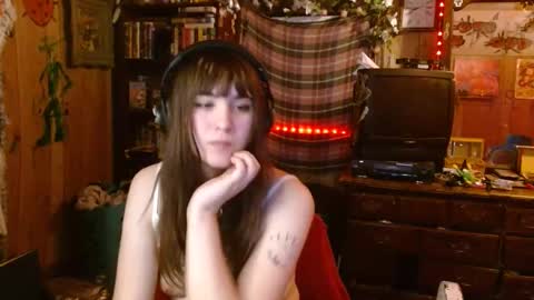 Snapshot of pixinun chatting on 02/12/25, 01:41 Izzy online show from 02/12/25, 01:41