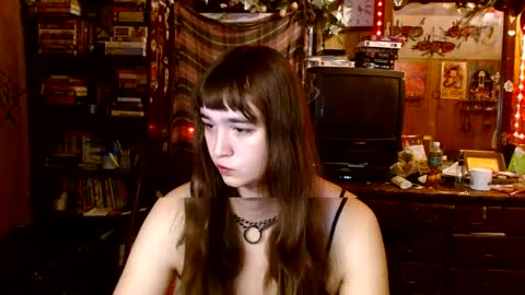 Snapshot of pixinun chatting on 09/16/25, 11:44 Izzy online show from 09/16/25, 11:44