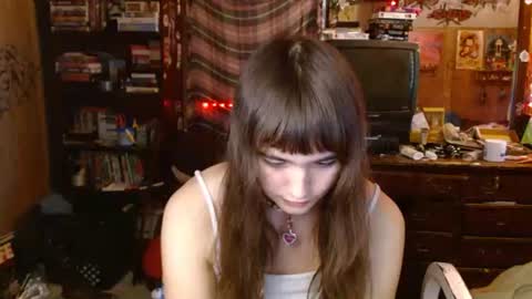 Snapshot of pixinun chatting on 09/17/25, 04:41 Izzy online show from 09/17/25, 04:41