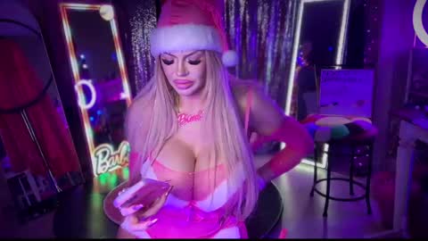 Snapshot of plasticfuckdoll chatting on 12/26/24, 01:40 Dumb bimbo fuck doll online show from 12/26/24, 01:40