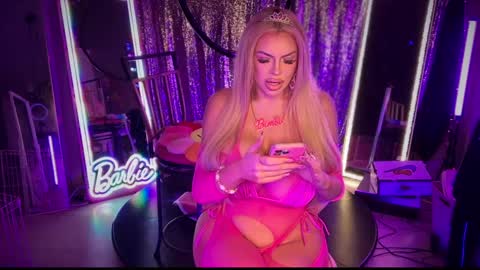 Snapshot of plasticfuckdoll chatting on 01/20/25, 12:57 Dumb bimbo fuck doll online show from 01/20/25, 12:57