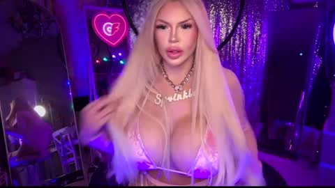 Snapshot of plasticfuckdoll chatting on 02/21/25, 01:11 Dumb bimbo fuck doll online show from 02/21/25, 01:11