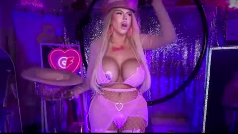 Snapshot of plasticfuckdoll chatting on 02/23/25, 02:40 Dumb bimbo fuck doll online show from 02/23/25, 02:40