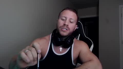 Snapshot of player2pawns chatting on 10/15/25, 04:45 Player online show from 10/15/25, 04:45