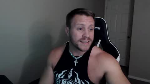 Snapshot of player2pawns chatting on 10/31/25, 02:12 Player online show from 10/31/25, 02:12