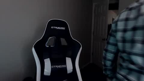 Snapshot of player2pawns chatting on 11/12/25, 05:52 Player online show from 11/12/25, 05:52