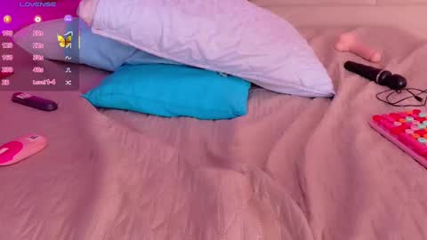 Scarlett  online show from 10/08/25, 09:01