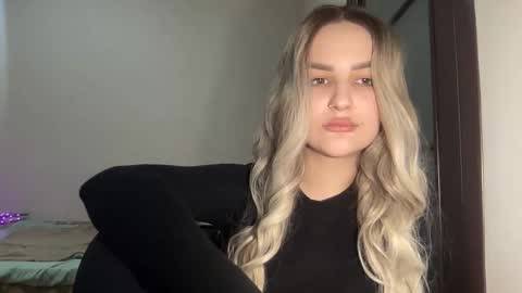 Mia online show from 10/06/25, 09:12