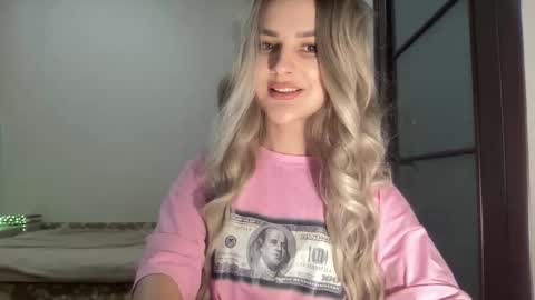 Mia online show from 10/12/25, 08:41