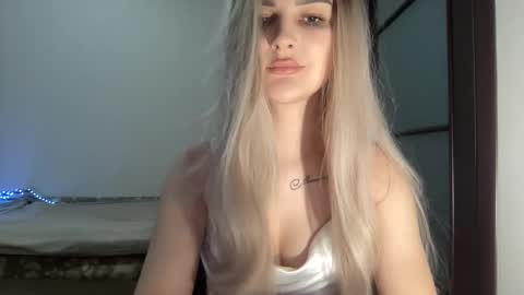 Mia online show from 10/15/25, 08:42