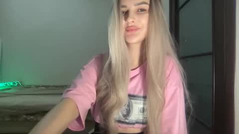 Mia online show from 10/17/25, 08:33