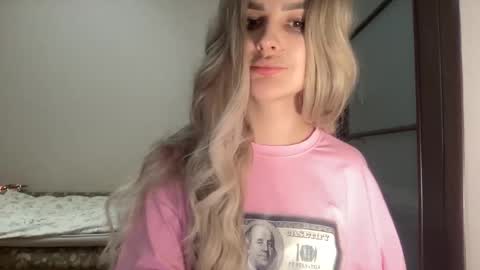 Mia online show from 11/04/25, 09:36