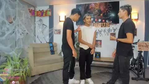   online show from 10/26/25, 11:09