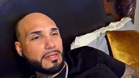 Snapshot of pleasuretbe chatting on 11/26/25, 05:08 pleasuretbe online show from 11/26/25, 05:08